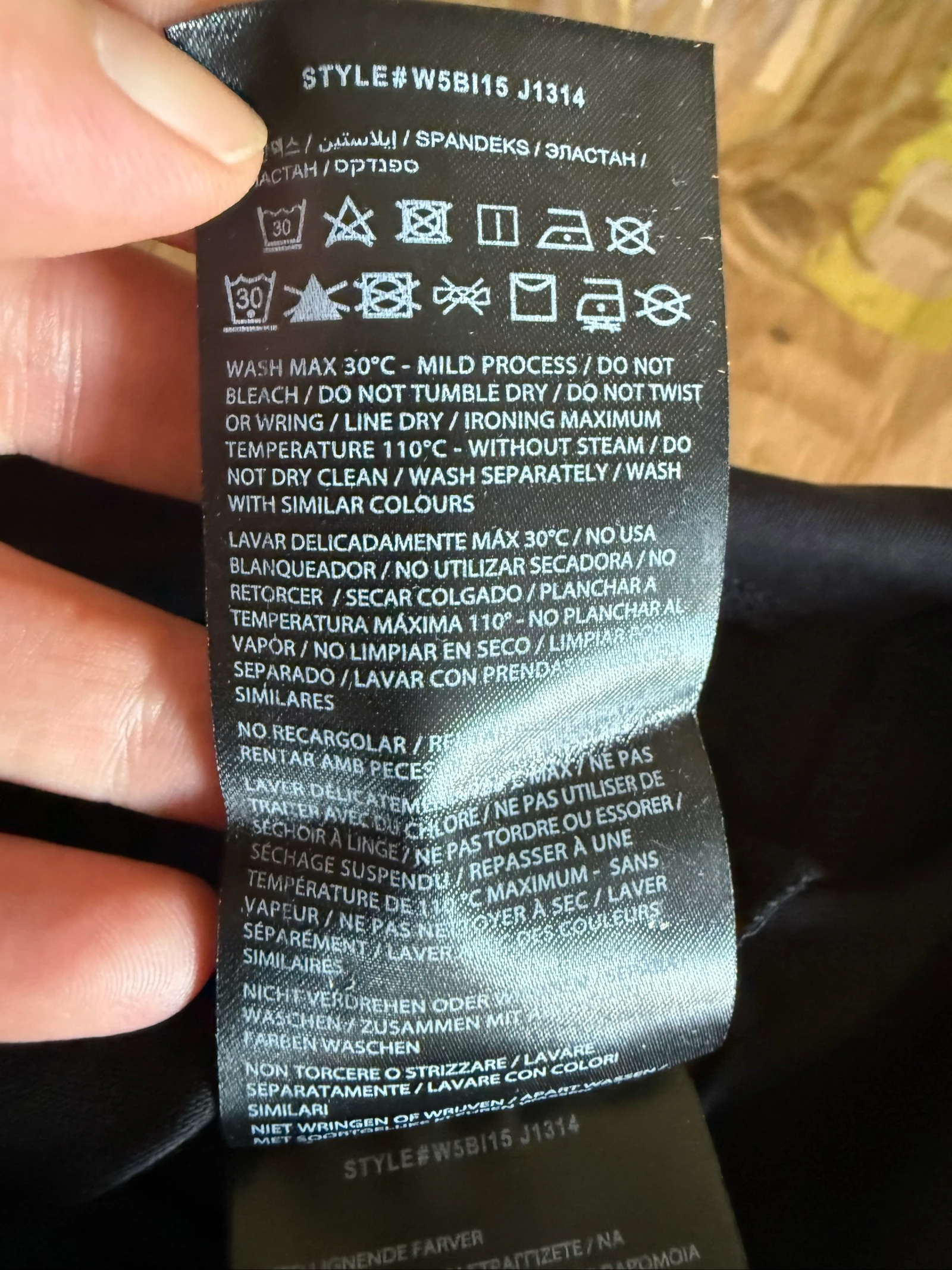 Guess women's XS new t-shirt with tags – Black – Rhinestone logo – Original packaging – photo 10